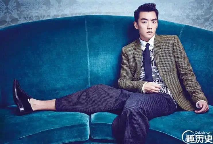 郑恺杂志大片秀肌肉25