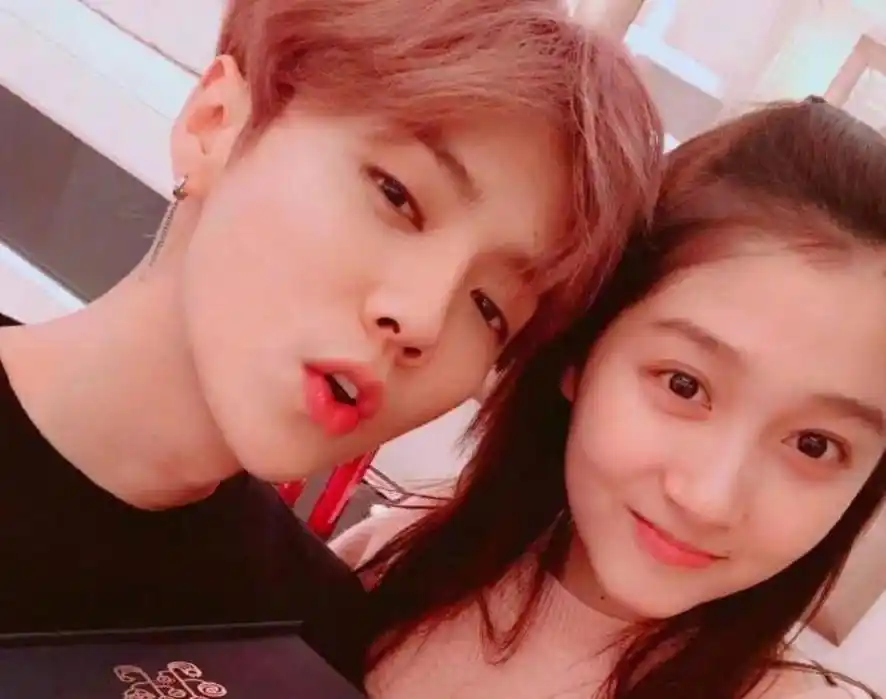 鹿晗现任女朋友是谁(网曝鹿晗关晓彤今日官宣结婚?) - 铺子百科