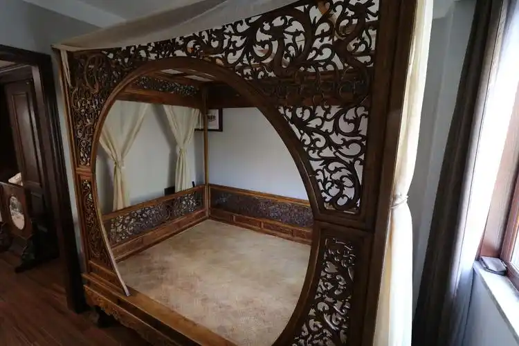 明某黄花梨古床