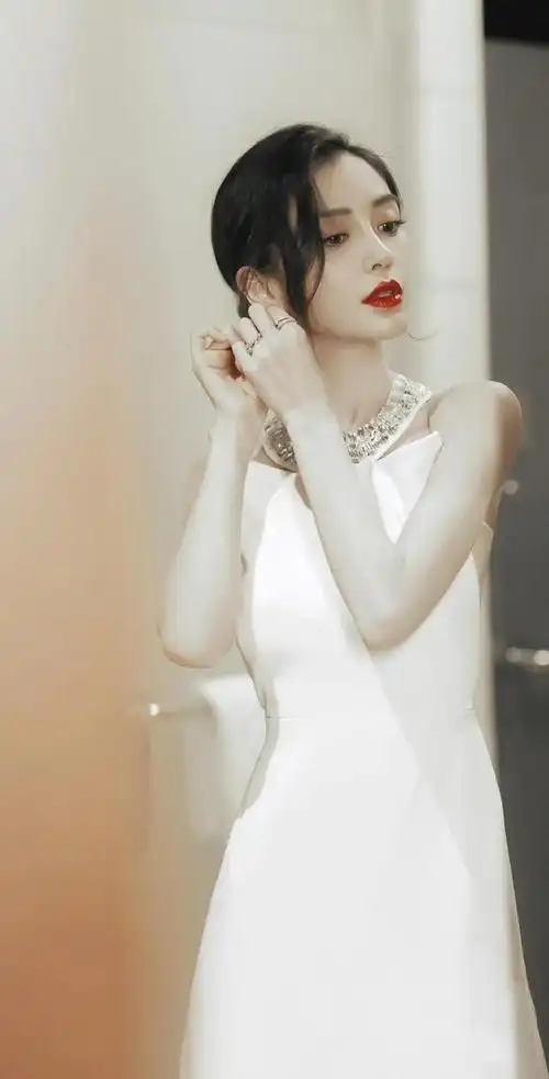 angelababy吊带裙余生再无倾城色一草一木皆相思