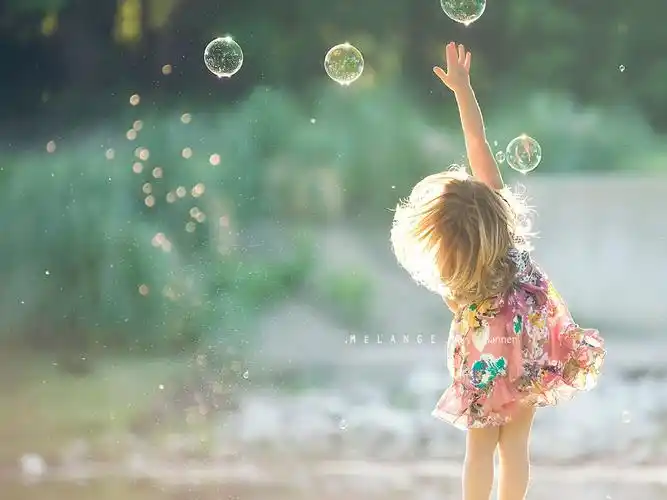小女孩,开心,泡泡,唯美,明媚,心情小女孩壁纸图片