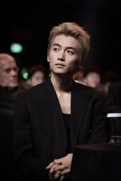 陈晓超话|#2023爱奇艺尖叫之夜#初心永存,诚挚以待.@陈晓