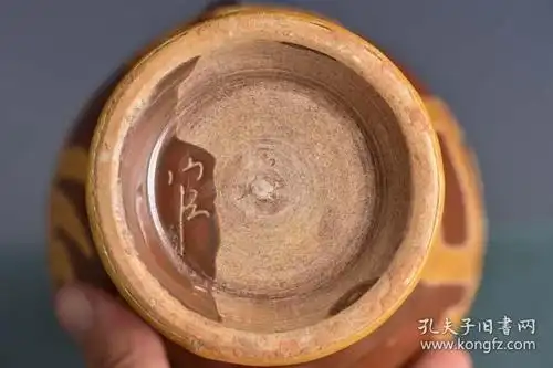 宋代紫金釉定窑镶金宝石牛头耳官字款契丹文盘口瓶