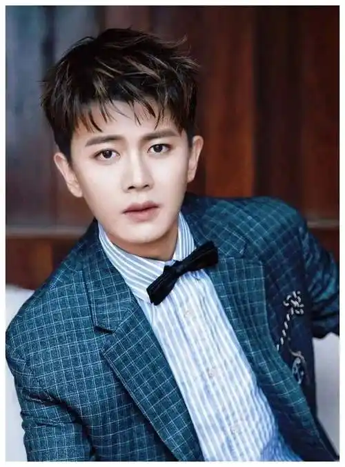 任嘉伦:荧屏外的真男人,烈焰中的王者,散发无限魅力_聂欢_狄仁杰_传奇