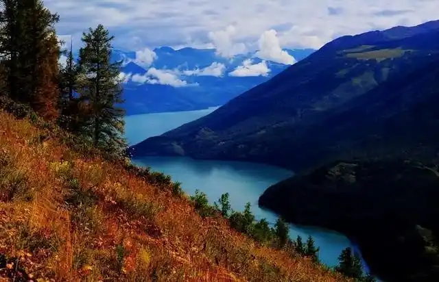 新疆有一高颜值景区,风景宛如童话世界一般,却因高消费惹人不满