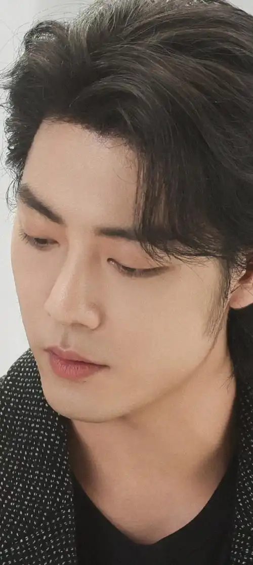 肖战长发全黑造型##肖战欧莱雅pro品牌全球代言人##肖战盛阳