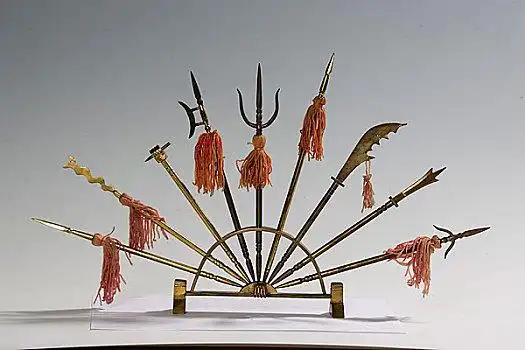 铜制工具中国山西省平遥古城文庙内的古代民俗物件铡刀古代冷兵器燕刀