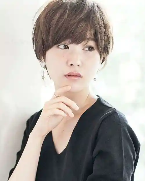 圆脸适合短发发型吗(8款圆脸最适合短发)