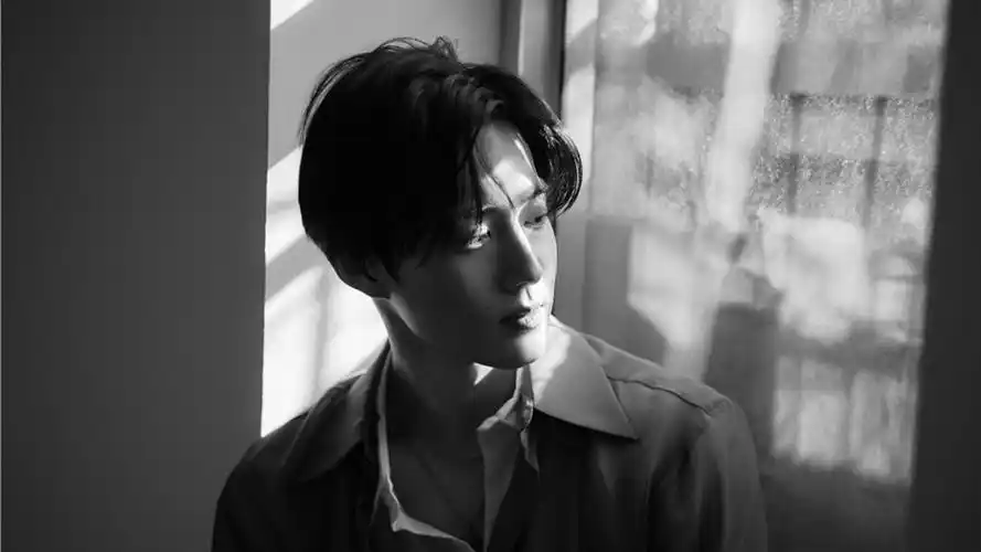 波妞自裁# exo金俊勉橙光背景960*540