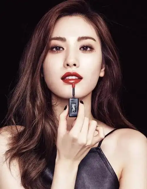 世界第一美面孔林珍娜(网络投票选出的世界第一美女林珍娜惊艳写真集)