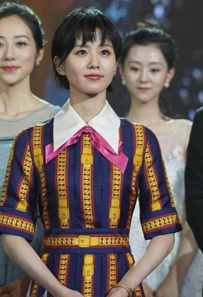 刘诗诗和韩雪同框,5岁年龄差距并不明显,韩雪薄纱裙美得飘逸