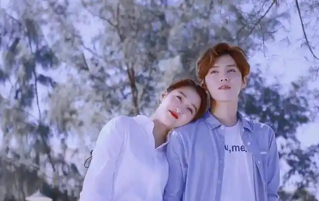 鹿晗对关晓彤的祝福越来越"不走心",老夫老妻的感觉,平淡是真