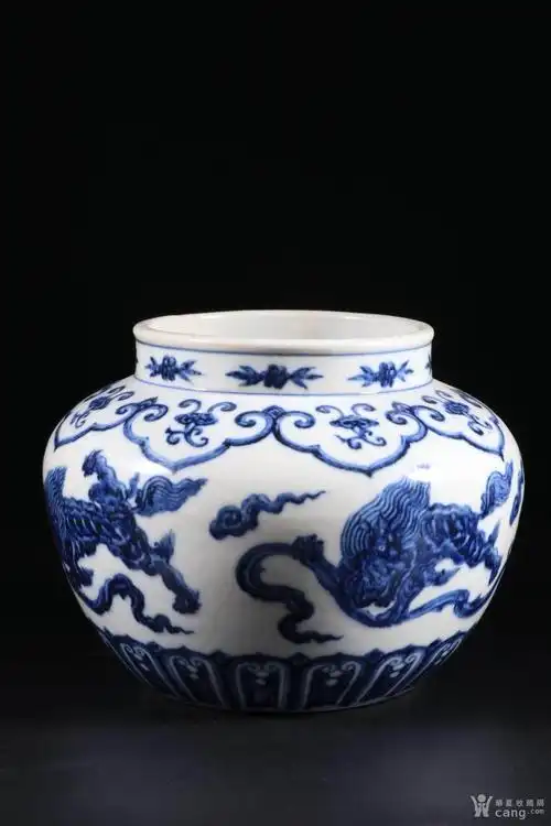 明代,"大明宣德年制"款青花"狮子戏球"小罐