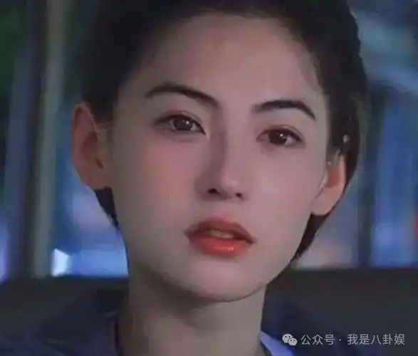 这一切都让小张柏芝的童年充满了家庭的困扰.