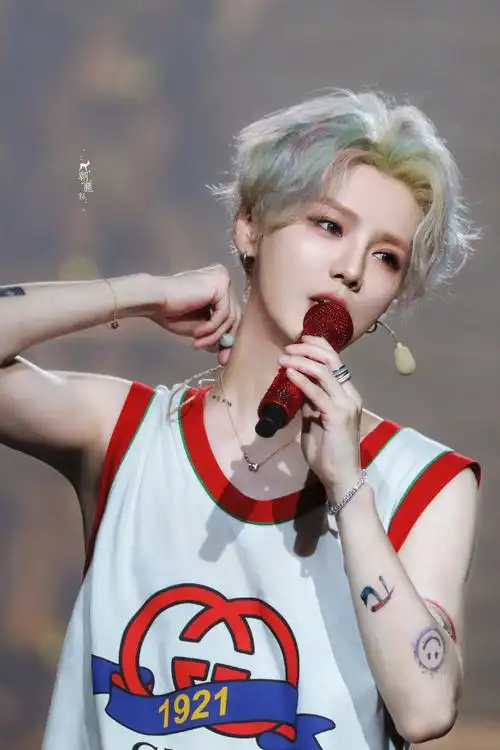 鹿晗的泪钻##鹿晗粉丝垃圾捡走了自己的东西丢了