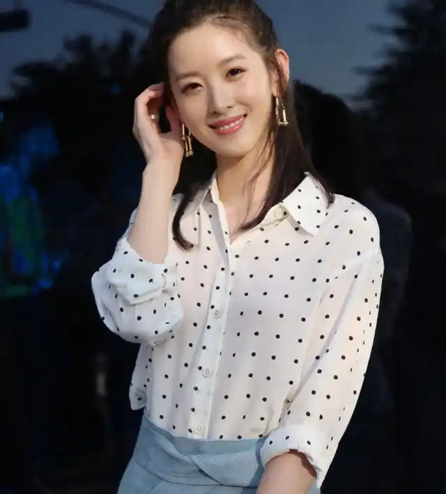 奶茶妹妹穿"无痕裤"秀身材,漫画腿很吸睛,网友:犹如开了特效