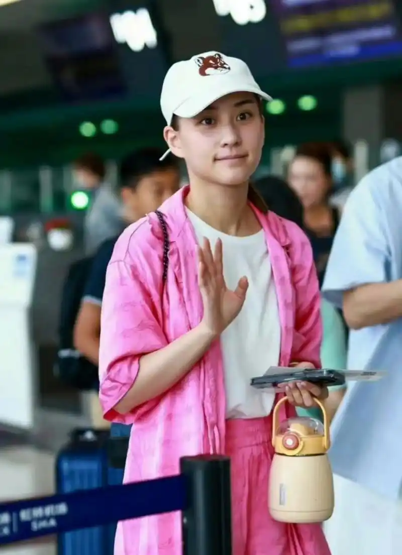 何超莲素颜这么牛,赌王千金颜值杠杠的!