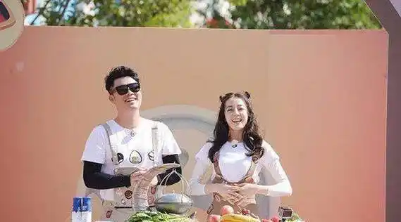 陈赫晒销魂兰花指,让我们想起他与迪丽热巴的这一幕_鹿晗_肌肉_黄磊