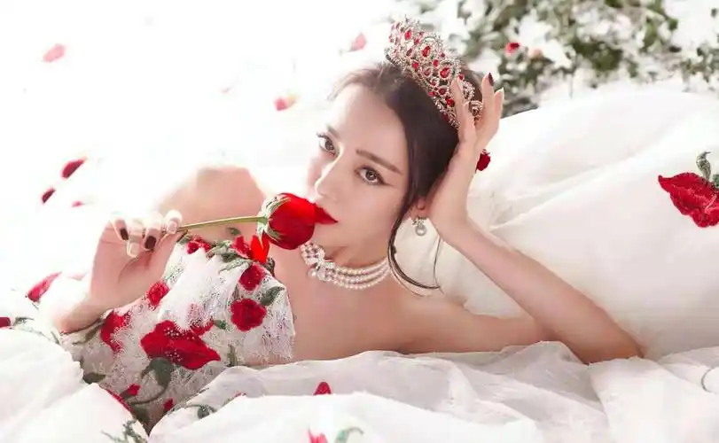 继探班黄景瑜后,又被扒出甜蜜互动,迪丽热巴这次假戏真做了?