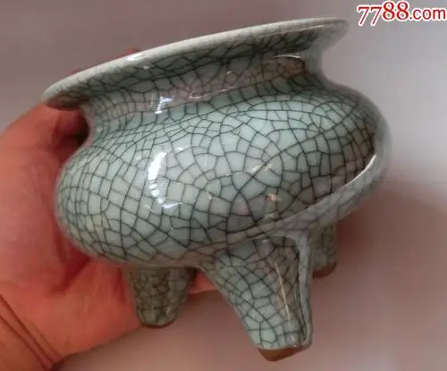 金丝铁线紫口铁足造型雅致龙泉青瓷香炉