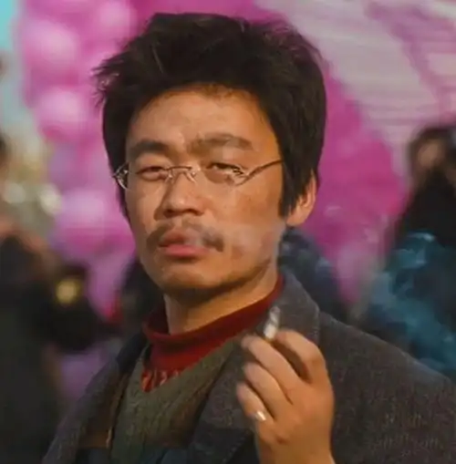 被当教材电影镜头,王宝强抽烟,周星驰苦笑,张译口罩遮不住演技