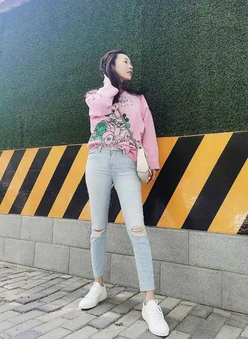 39岁霍思燕学00后穿"少女袜",本以为会很违和,结果潮到爆_杜江_牛仔裤
