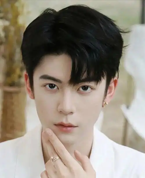 男生发型三七分推荐