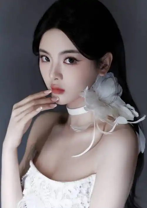 原创钉珠蕾丝礼服裙杨超越身材纤细淑女范十足