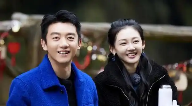 苗苗深夜晒卷发视频,结果网友关注点全歪,脖子上"草莓"明显|郑恺|杨颖