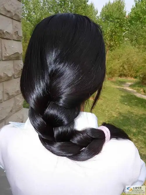 河南某高校大三女生超丰厚长发----------美的让人心醉