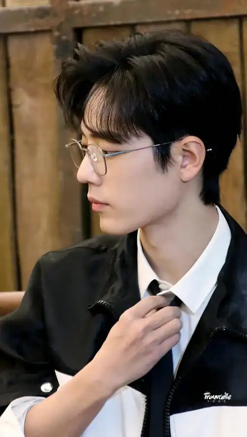 肖战 再发一个侧脸的,360无死角,超好看!#一起守护最好的肖战