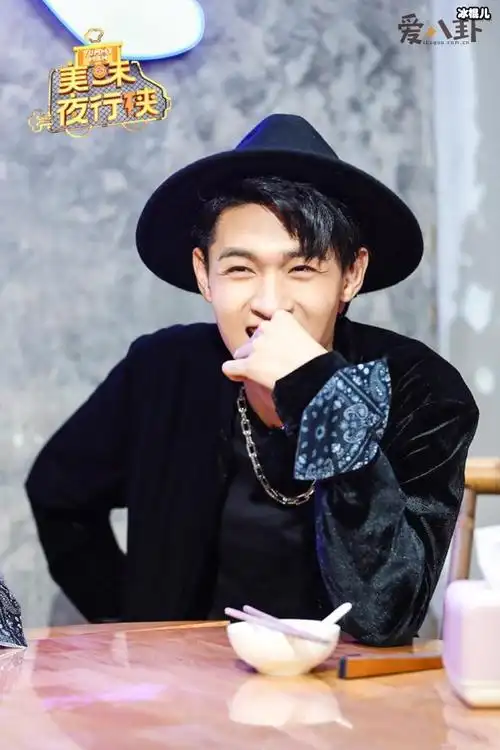 秦霄贤个人资料起底,为什么说相声是最安全的工作? - 明星 - 冰棍儿网