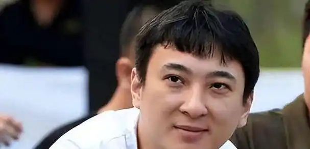 王思聪前女友:独看亚运会闭幕式,手机换成了苹果15证实被甩了!