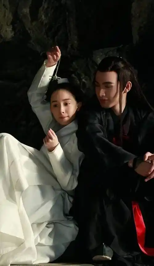 《暴风眼》首播:杨幂张彬彬联手反谍,再续司音离镜前缘_误会_观众