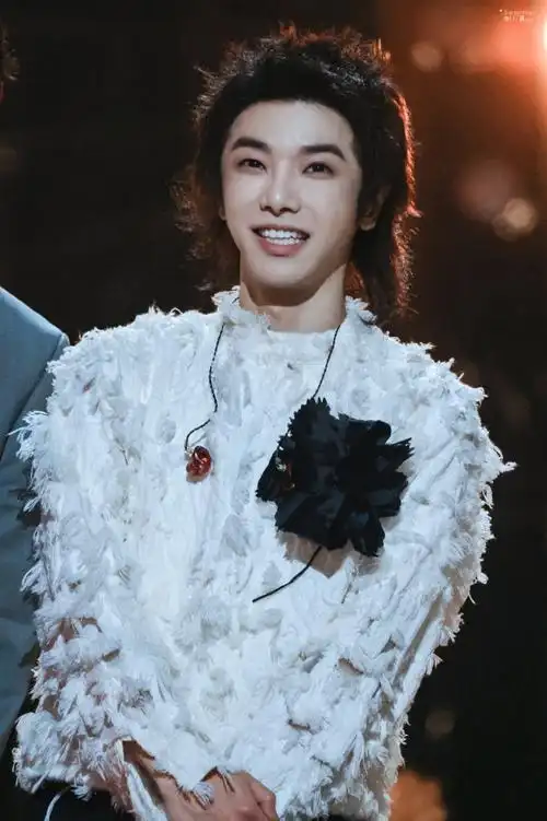 华晨宇加盟季风音乐会##男粉偶遇华晨宇