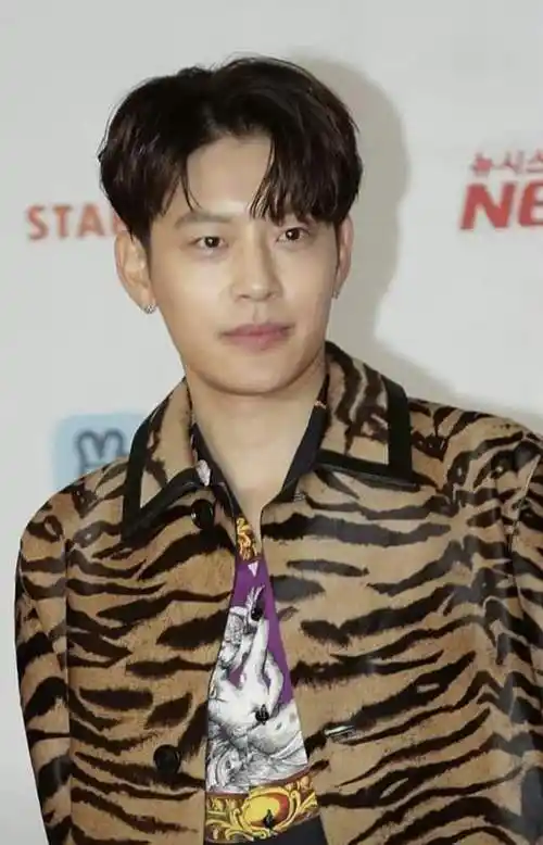 38岁韩国女神李多海官宣结婚与歌手男友恋爱8年曾怒甩李易峰