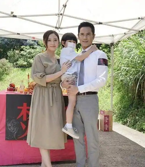 唐嫣否认生双胞胎后,又一女星官宣生娃!更博"114"_郑嘉颖_陈凯琳_夫妻