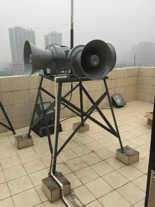 电机型是有电动机作为该警报器的主要器件,由机械能转为声音.