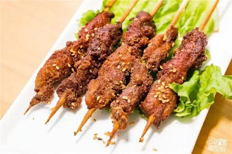 这家店不仅能油炸羊肉串还可以治愈问题少女
