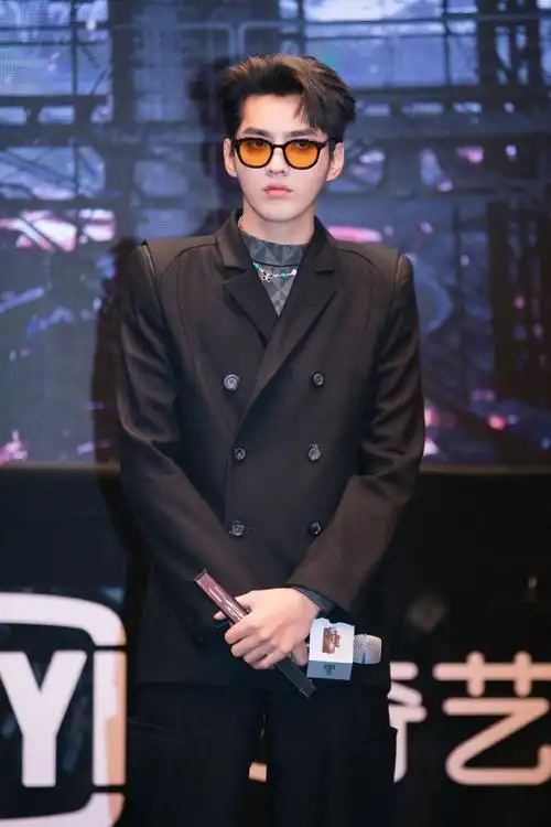 吴亦凡潮酷个性西装写真图片