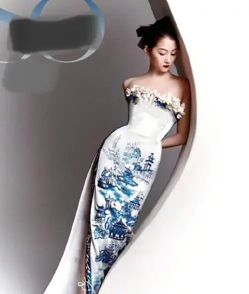 关晓彤穿陈采尼非遗绣花长裙青花瓷旗袍