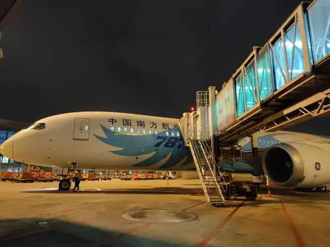 中国南方航空cz312多伦多-广州航班顺利降落在广州白云国际机场.