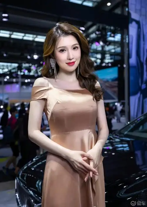 2022粤港澳大湾区车展#沃尔沃展台模特:祺祺