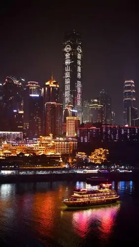 之旅(重庆市内篇) 写美篇流光溢彩,灯火阑珊的魔都 重庆市区三面临江