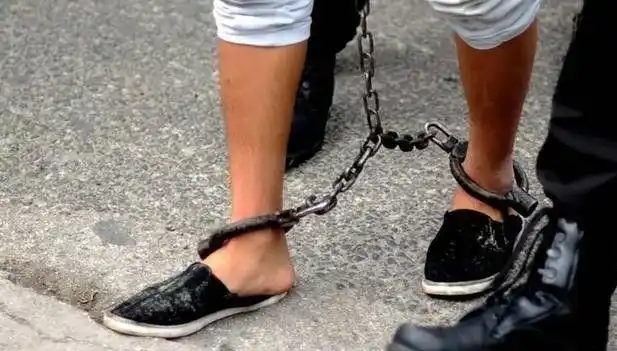 中国死刑犯的脚镣到底有多重?|铆钉|死囚|犯人_网易订阅