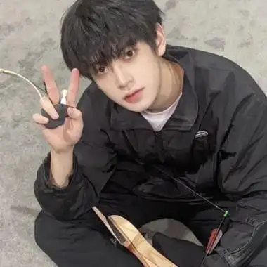 帅到炸裂很好看的又很精致帅哥头像