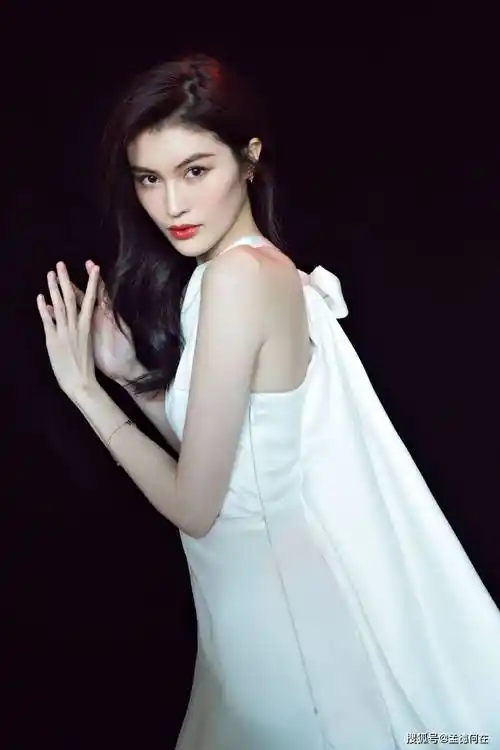 原创不愧是维密模特世界级女神何穗写真赏