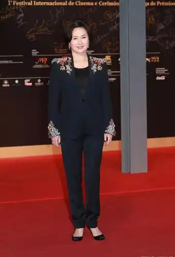 何超琼的颜值是真的高化着淡妆也很美优雅到骨子里了