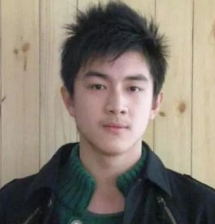 学生时代的林更新,脸上还流露着青春的气息