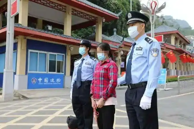 广西警方抓获并移交一名境外涉毒女通缉犯!
